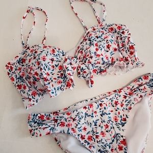 LIKE NEW Red and White Floral Bikini Lettuce hem edge swimsuit top and bottom